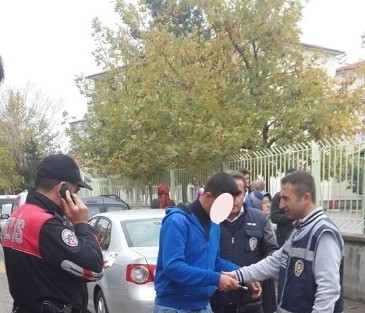 Uşak Polisi Okul Çevresinde Gezenlere Ceza Yağdırdı