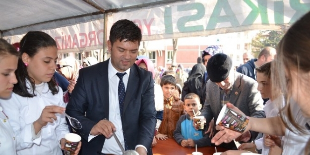 Mehter Konseri İle Aşure Dağıttılar