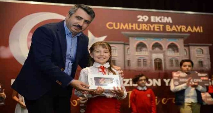 Cumhuriyeti en iyi anlatan öğrenciler Yıldırım'da ödüllendirildi