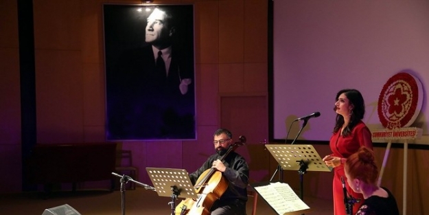 Cumhuriyet Üniversitesi’nde Sanatçı Yaprak Sayar Konser Verdi