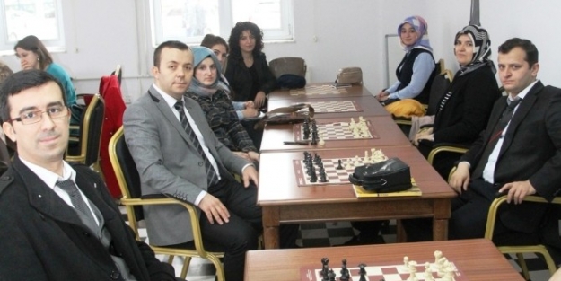 Bilgievlerinde Satranç Eğitmen Kursları Başladı