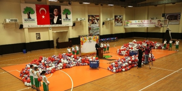 Okullara Top Yardımı Yapıldı