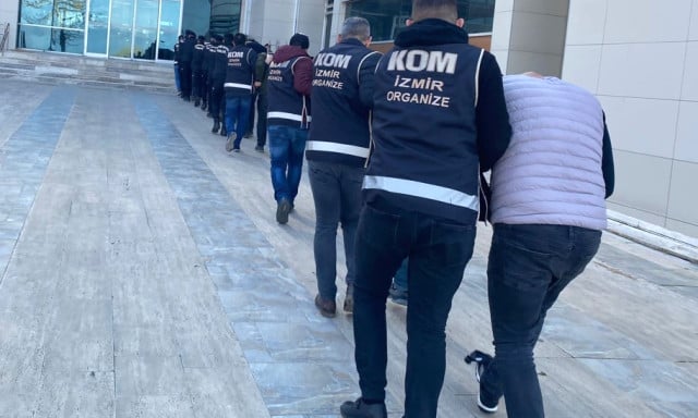 İzmir'de Adliye çalışanları ihaleye katılacak olanların isimlerini mafyaya verdi