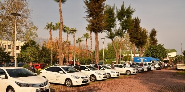 Kemer Belediyesi’ne Yeni Araç Filosu