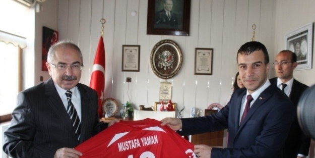 Vali Yaman’a 10 Numara Forma