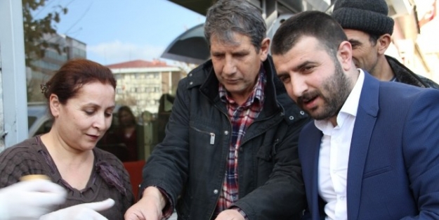 Ardahan’da Ülkücüler Aşure Dağıttı