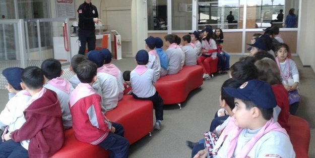 Yavru kurtlar AFAD'ı ziyaret etti