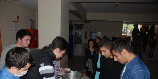 Fakülte Öğrencilerinden Aşure Etkinliği