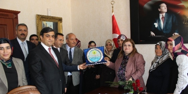 Engelli Annelerine Sertifikaları Dağıtıldı