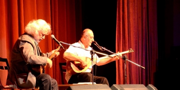 Erkan Oğur Aibü’de Konser Verdi