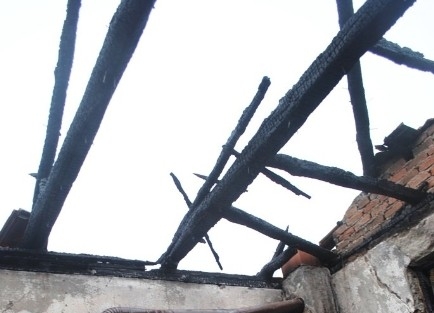 Yangın Çikan Ev Kullanılamaz Hale Geldi