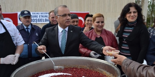 Salihli Belediyesi Aşure Etkinliği Düzenledi