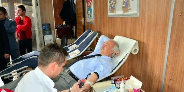 Başkan Saraçoğlu’ndan Kan Bağışı