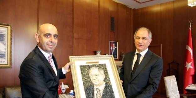 Bakan Ala’nın Çakil Taşlarıyla Portre Resmi Yapıldı