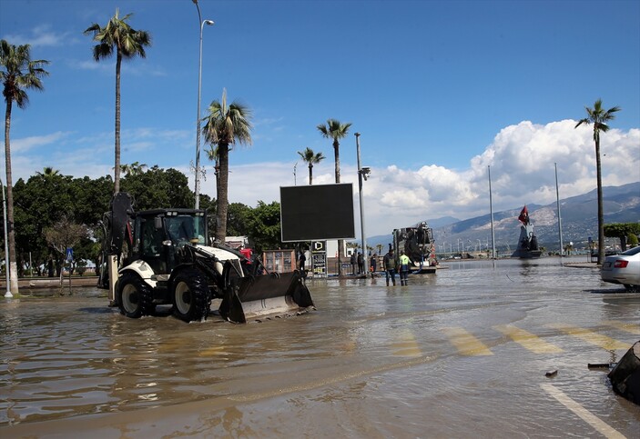 İskenderun sular altında kaldı! Son hali yağışın şiddetini gözler önüne serdi