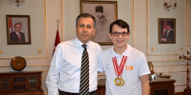 Özel Sporcu Ataberk Yücel, Tekirdağ Valisi Ali Yerlikaya’yı Ziyaret Etti