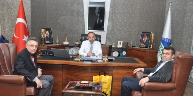 Başkan Üzülmez, Ziyaretçilerini Ağırladı