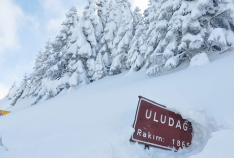 Uludağ zirvesi beyaza büründü