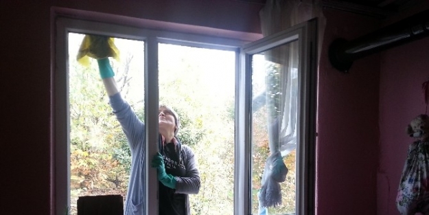 Yaşlı Ve Muhtaç Vatandaşlar İçin Temizlik Yardımı