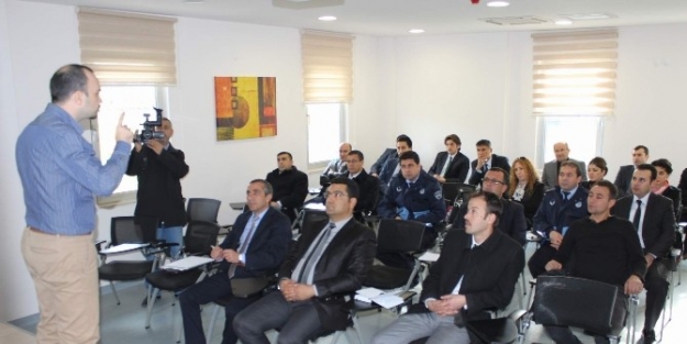 Markalaşma Yolunda Kaliteli Adımlar İçin Belediye Personeli Eğitim Alıyor