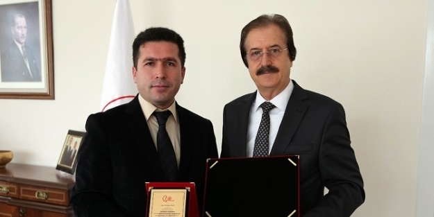 Şiir Yarışmasında Dereceye Giren Şairler Ödüllendirildi