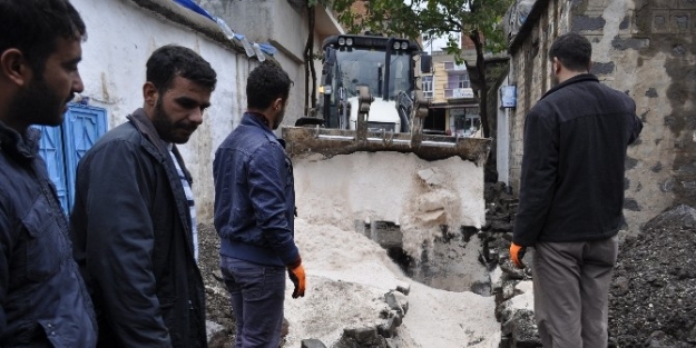 50 Yıllık Su Şebekesi Değiştiriliyor