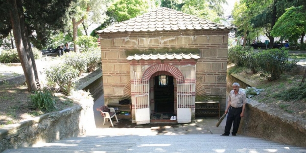 Okçu Baba Türbesi'nin çevre düzenlemesi tepki çekti