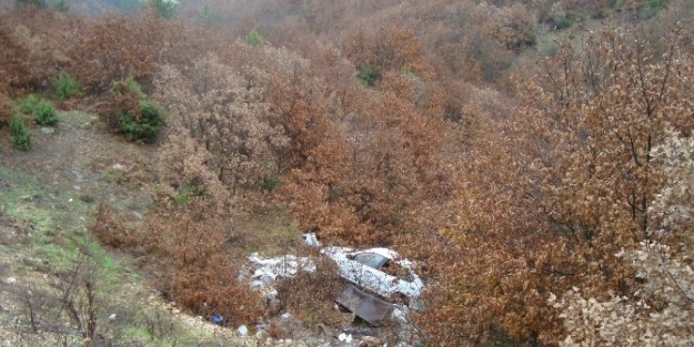 Bozüyük’te Otomobil Şarampole Devrildi, 4 Yaralı