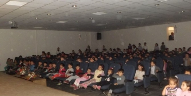 Bozüyük’teki Öğrencilere "karagöz-hacıvat" Adlı Gölge Oyunu Sahnelendi