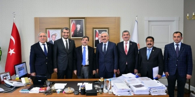 Kırşehir Heyeti Çevre Ve Şehircilik Bakanı İdris Güllce’yi Ziyaret Etti