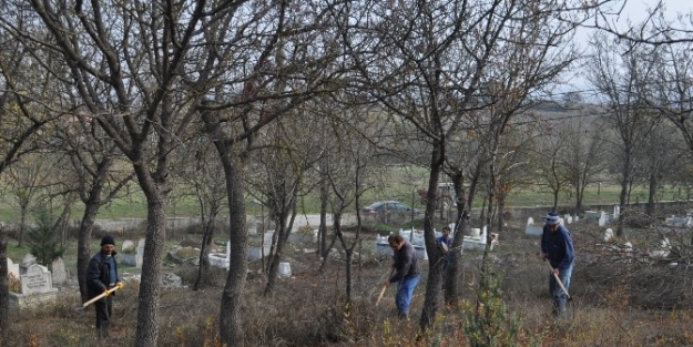 Vezirköprü’de Mezarlık Bakımı