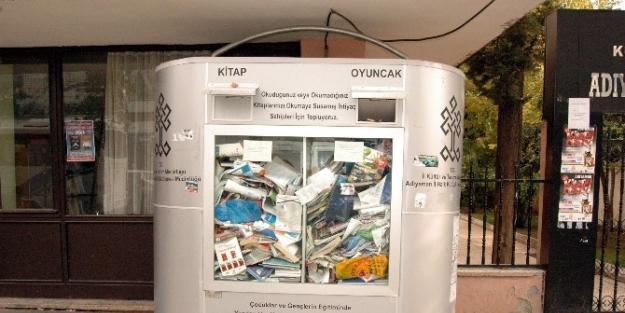Kitap Kumbarası Her Hafta Doluyor