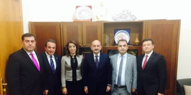 İzmir’in Ak Partili Vekillerinden Sağlık Atağı