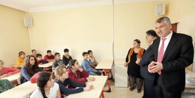 Karalar’dan Kayder’e Kitap Yardımı