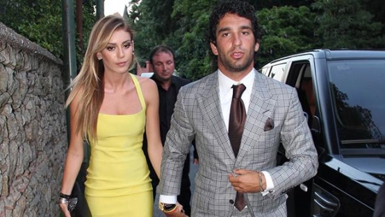 Arda Turan'dan Sinem Kobal'a gönderme