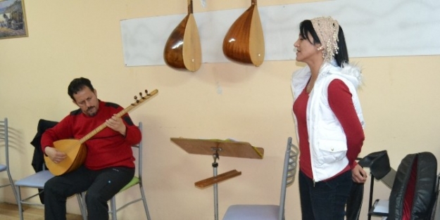 Yüreğir Gençlik Merkezi Türk Halk Müziği Korosu Konya’ya Gitti