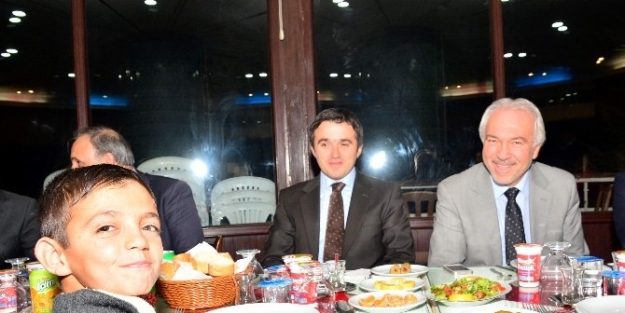 Çocuklarla Yemek Yedi