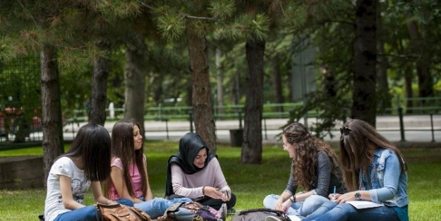 Anadolu Üniversitesi Başarı Çitasini Yükseltiyor