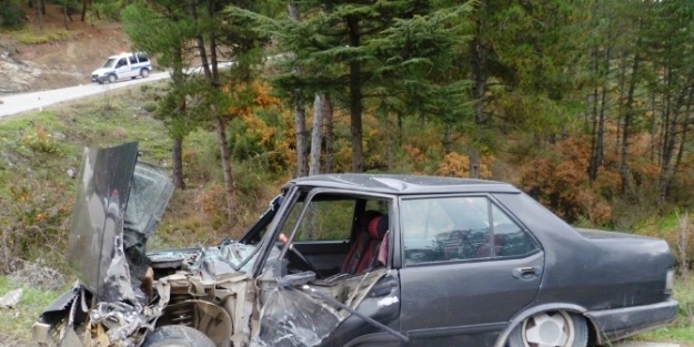 Beton Mikseri İle Otomobil Çarpişti :3 Yaralı