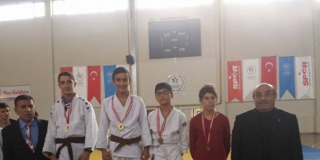 Okullar Arası Gençler Judo Şampiyonasi Sona Erdi