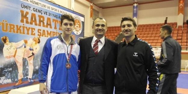 Yalovalı Karate Sporcusu Ali Güney Türkiye Şampiyonu Oldu