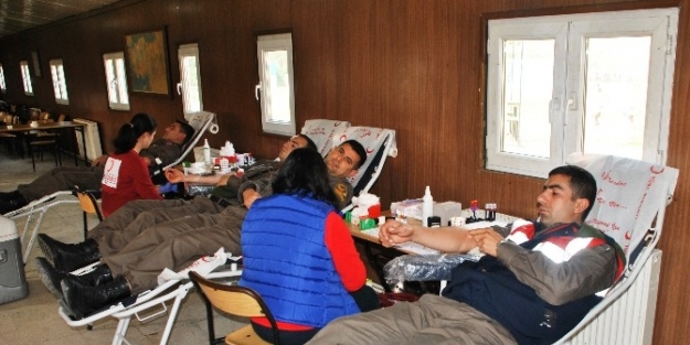 Jandarmadan Anlamlı Bağış