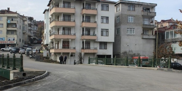 Dsi  Köprülere Estetik Korkuluk Yerleştiriyor