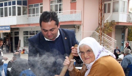 İbradi Belediyesi Mahallelerde Aşure Dağıttı