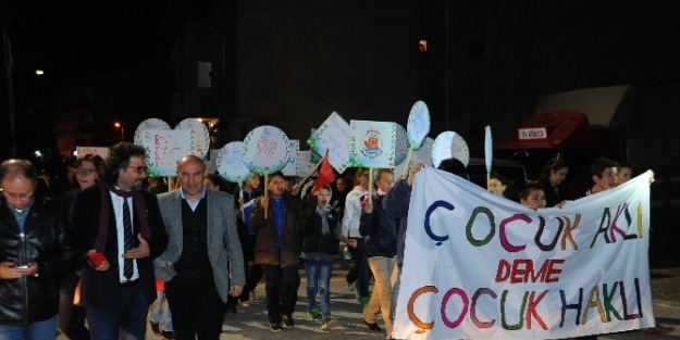 Çocuklar Hakları İçin Yürüdü