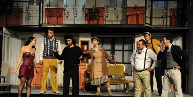 Tiyatroya 4 Oyunla Merhaba