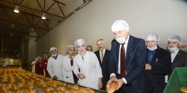 Belediyeden Ucuz Ve Hijyenik Ekmek Üretimine Devam