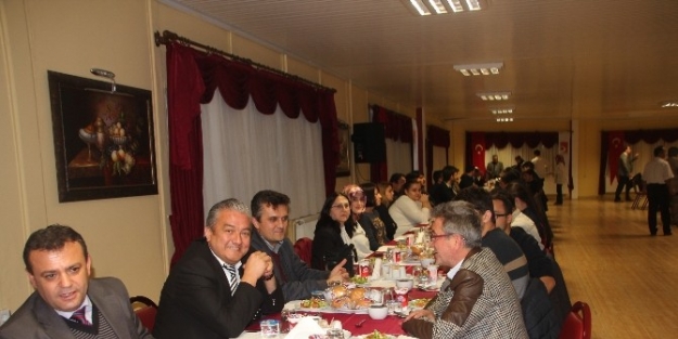 Bilecik Şeyh Edebali Üniversitesi’nden Bölüm Birincisi Öğrencilere Yemek