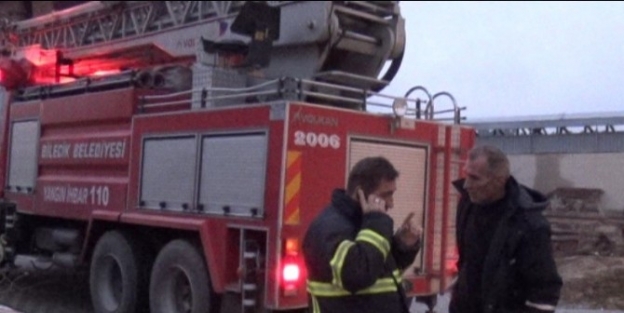 Bilecik’te Fabrika Bacasından Çikan Duman Polis Ve İtfaiyeyi Alarma Geçirdi