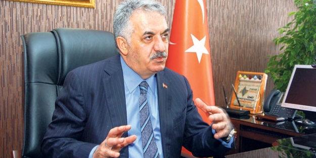 Eski Bakan kongreyi karıştırdı